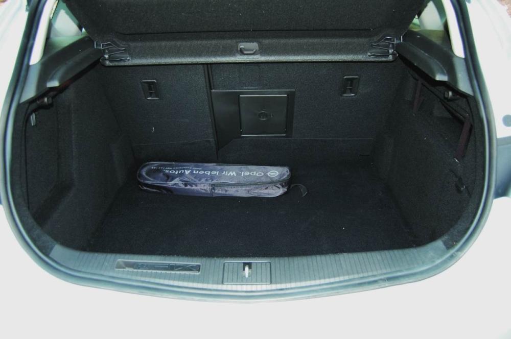 opel-astra-cdti-excellence-1_g