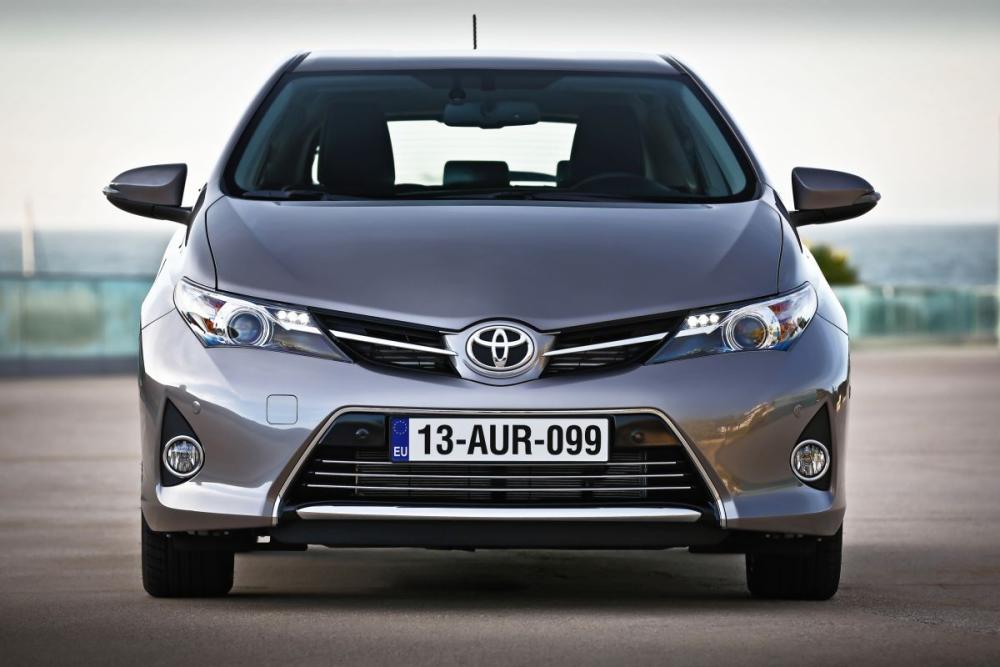 toyota-auris-hibrido-1_g