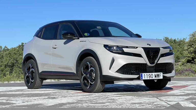 Probando el Alfa Junior Ibrida 145, el SUV más pequeño (y barato) de Alfa Romeo