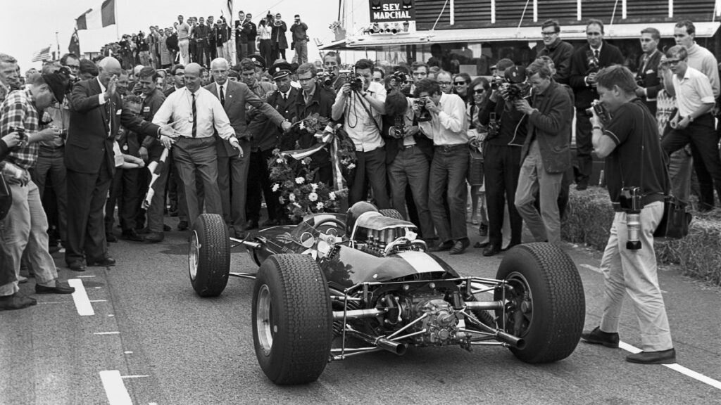 ¿Qué pasó un 4 de junio en la historia del automovilismo? 4 Lotus 49 F1