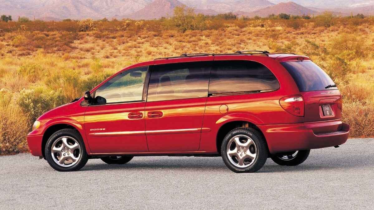2001 Dodge Grand Caravan ES. (D-0109)