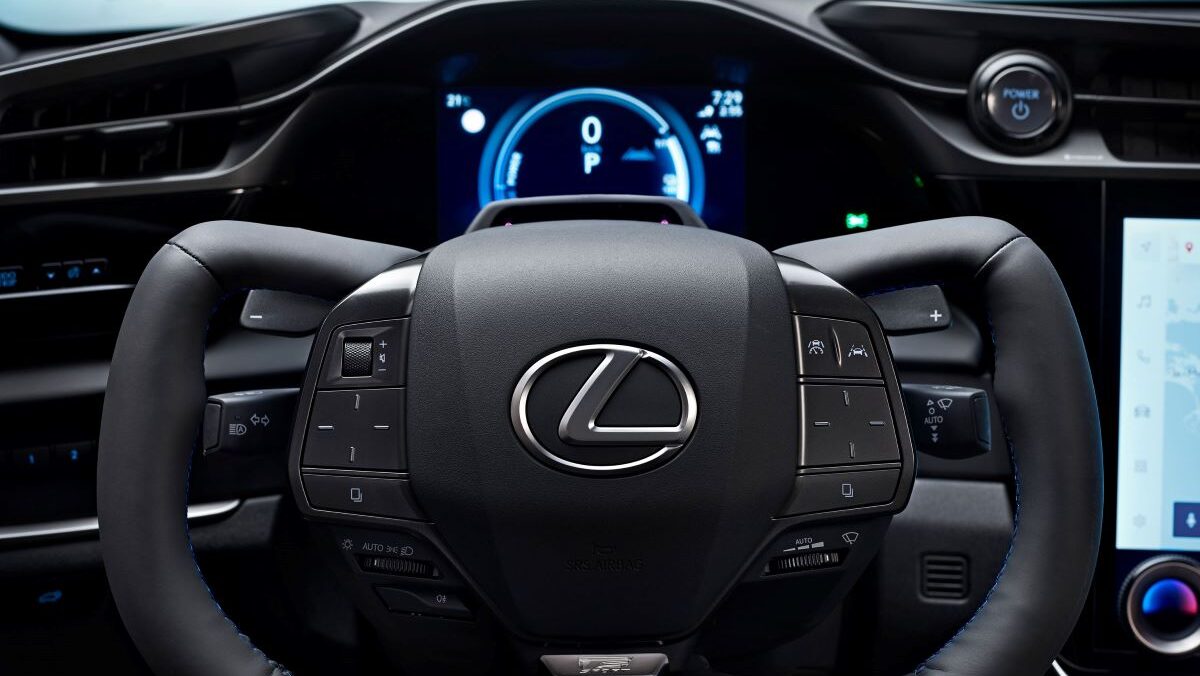 Lexus RZ