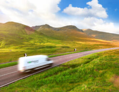 Renting flexible: movilidad a medida sin contratos rígidos ni sorpresas furgoneta northgate paisaje