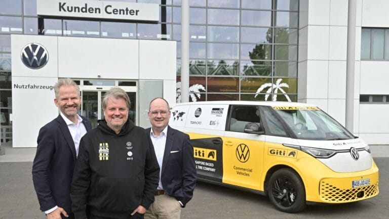 Algún loco ha dado la vuelta al mundo… ¡en Volkswagen ID. Buzz!