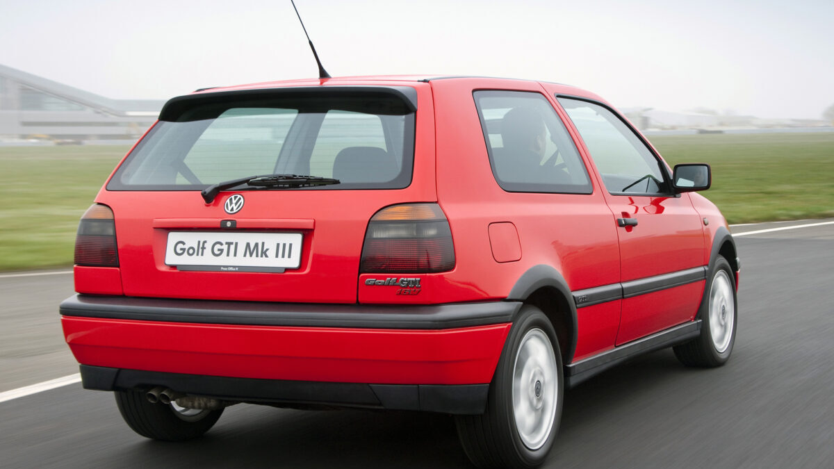 volkswagen_golf_gti_16v_3-door_2