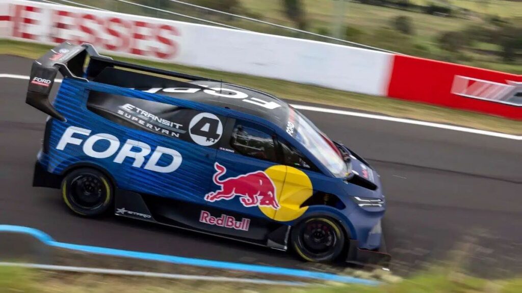 85744770007 ford super van track side