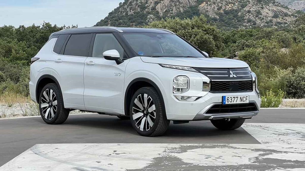Mitsubishi Outlander PHEV 2025 (1)