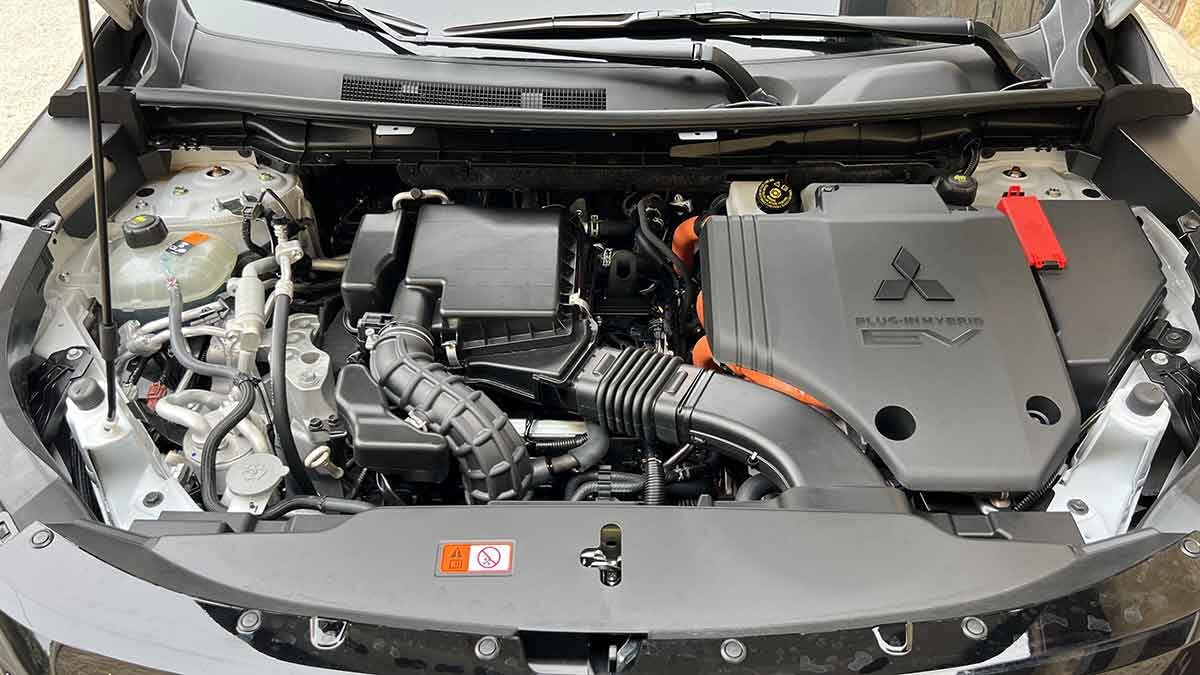 Mitsubishi Outlander PHEV 2025 (12)