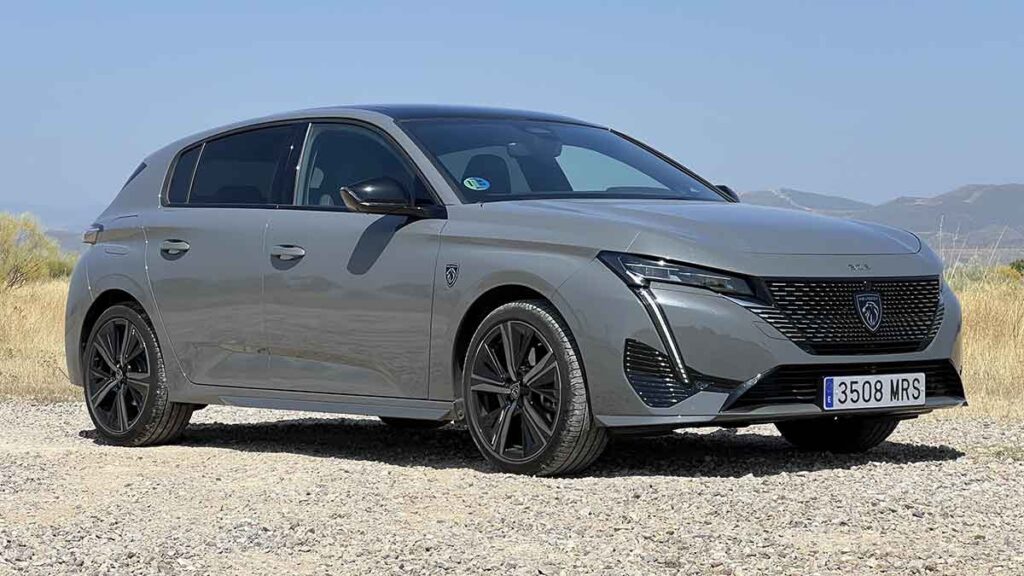 Peugeot 308 GT Hybrid 145 2025 (1)