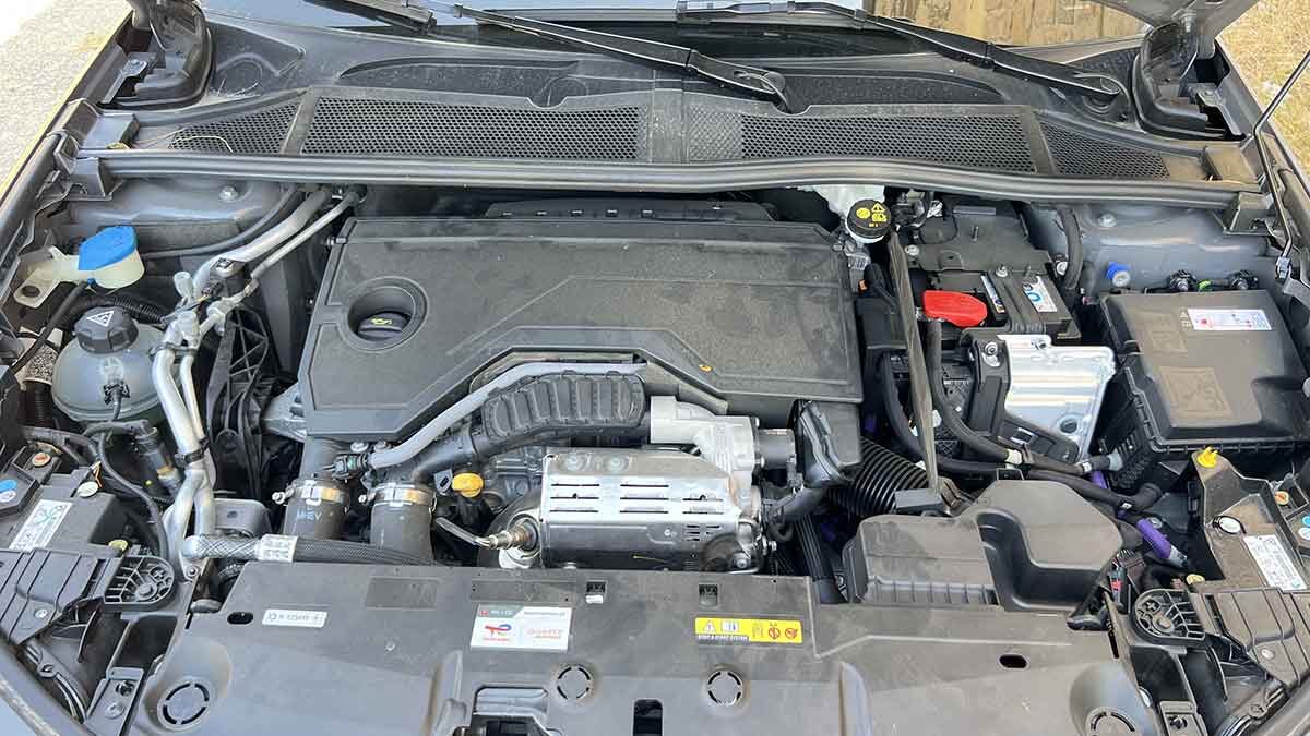 Peugeot 308 GT Hybrid 145 2025 (15)