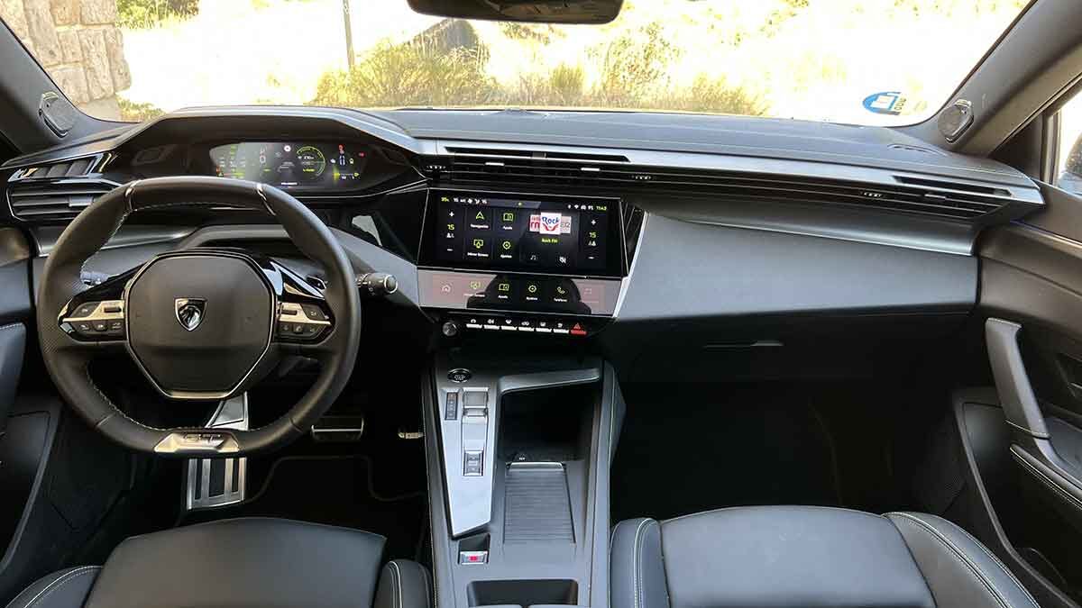 Peugeot 308 GT Hybrid 145 2025 (6)