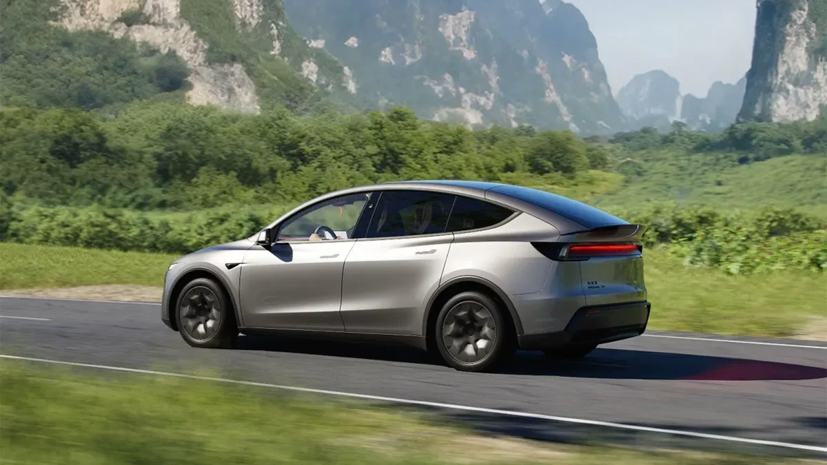 Tesla Model Y largo china apertura