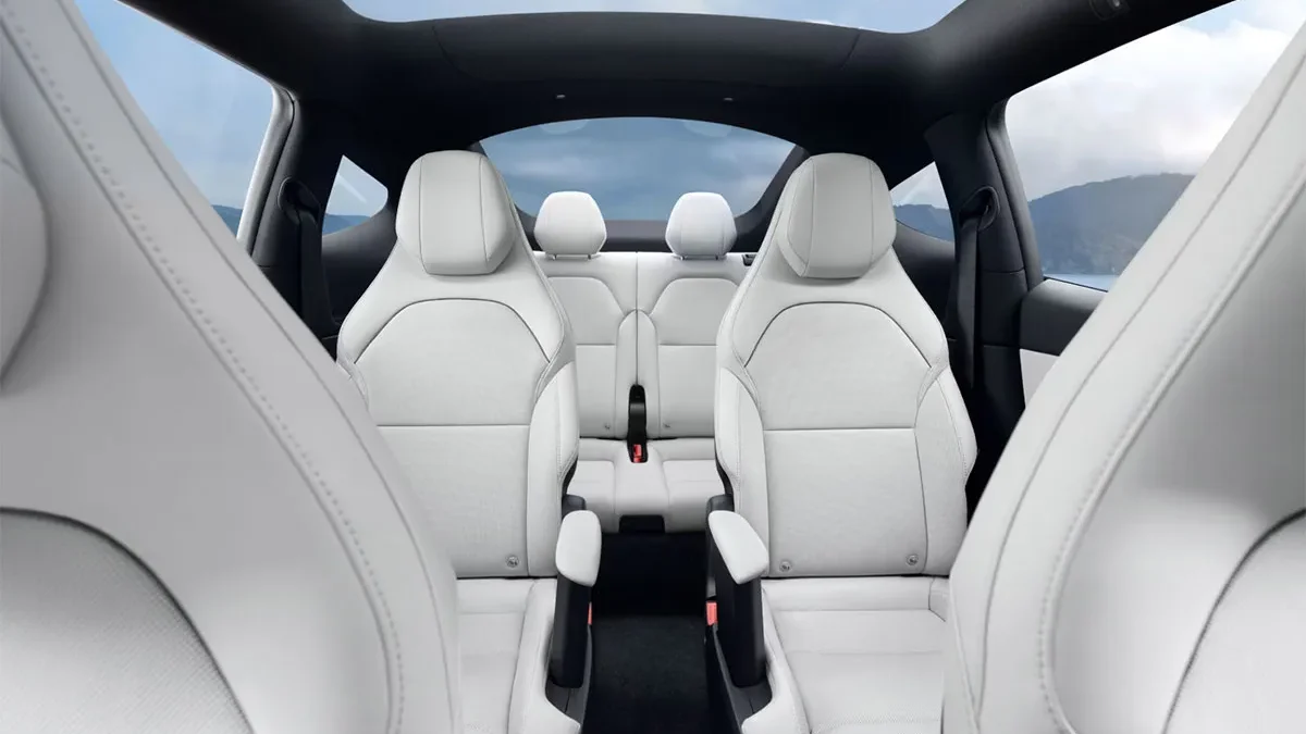 Tesla Model Y largo china interior Tesla Model Y largo china interior