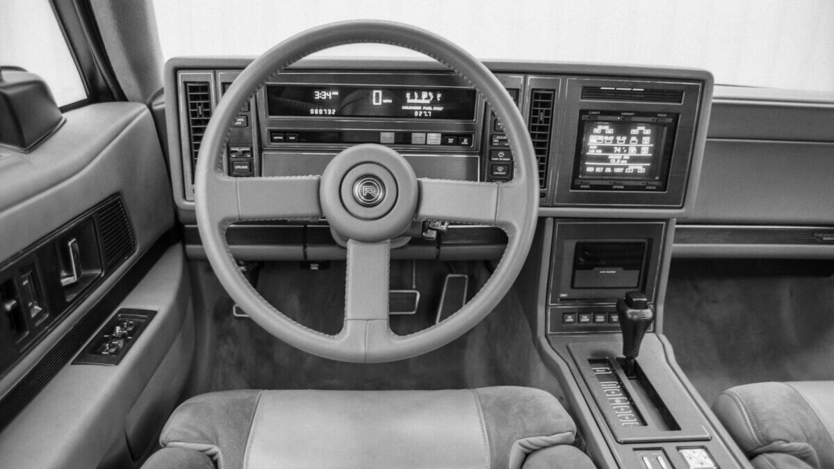 Los 10 salpicaderos más curiosos de los años 70 y 80