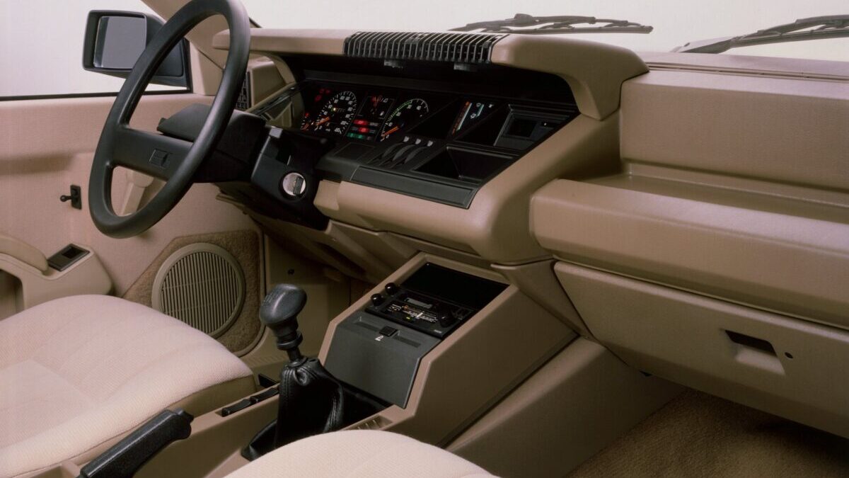 Los 10 salpicaderos más curiosos de los años 70 y 80