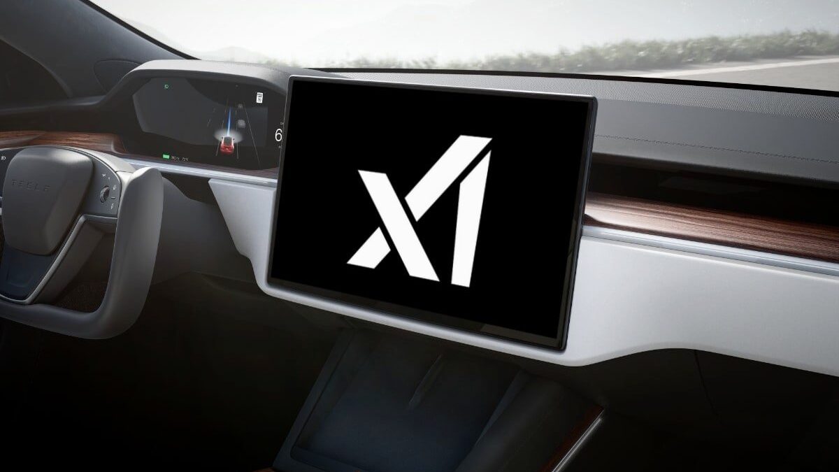 Un salpicadero de Tesla con el logo de XAI en pantalla