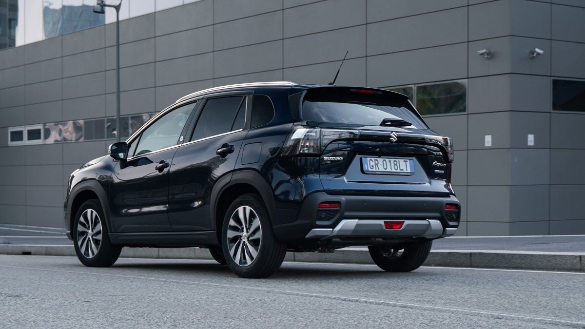 suzuki s cross full hybrid yoru 2