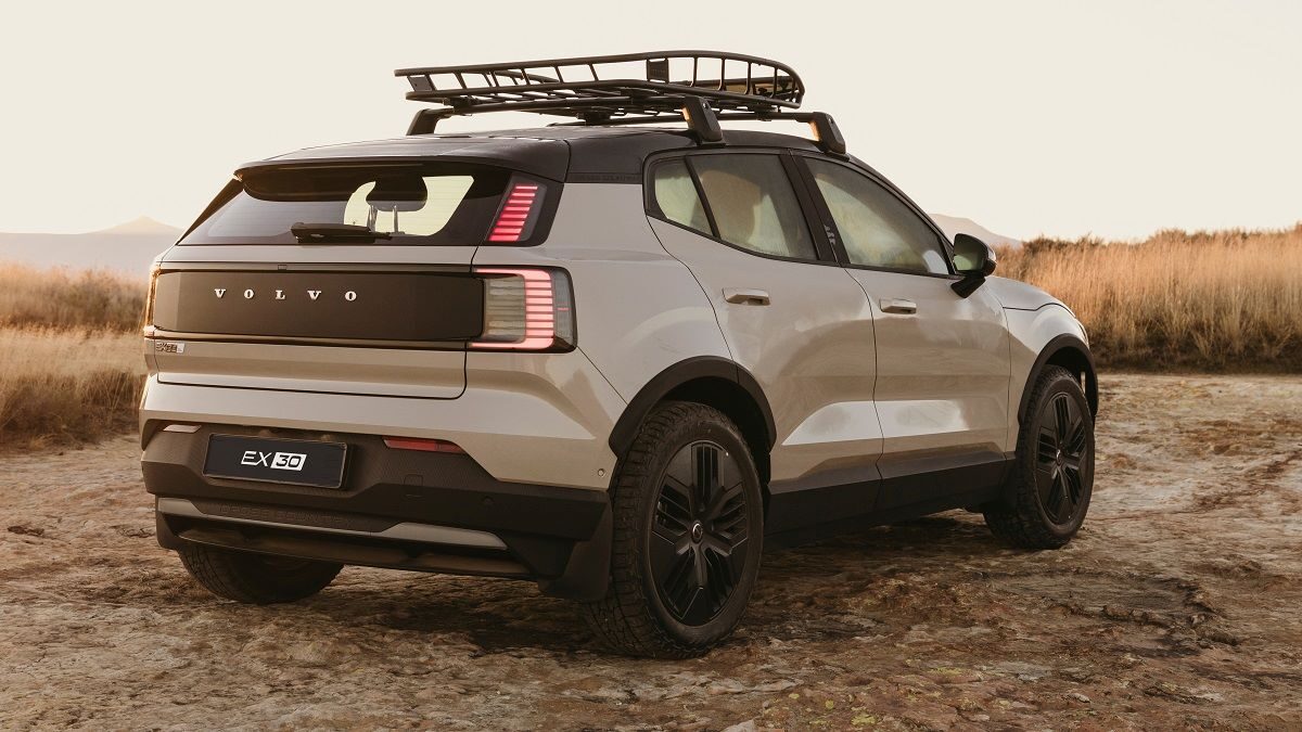 volvo ex30 cross country twin performance57