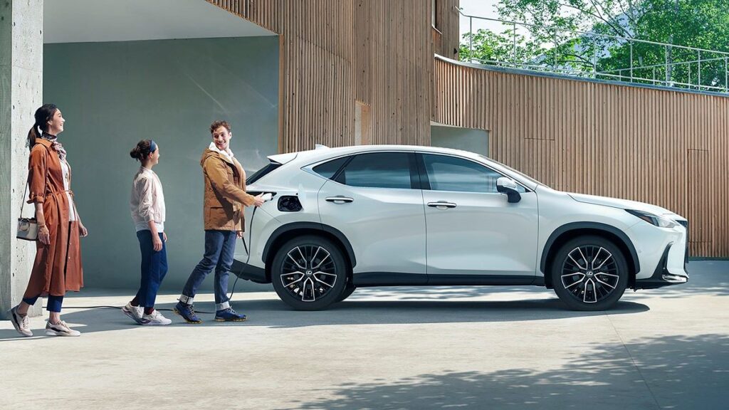Lexus NX 450h+ (1)