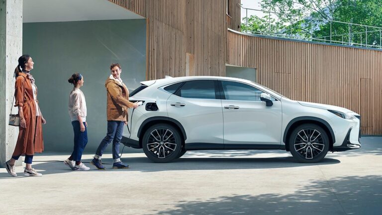 Lexus NX 450h+ (1)