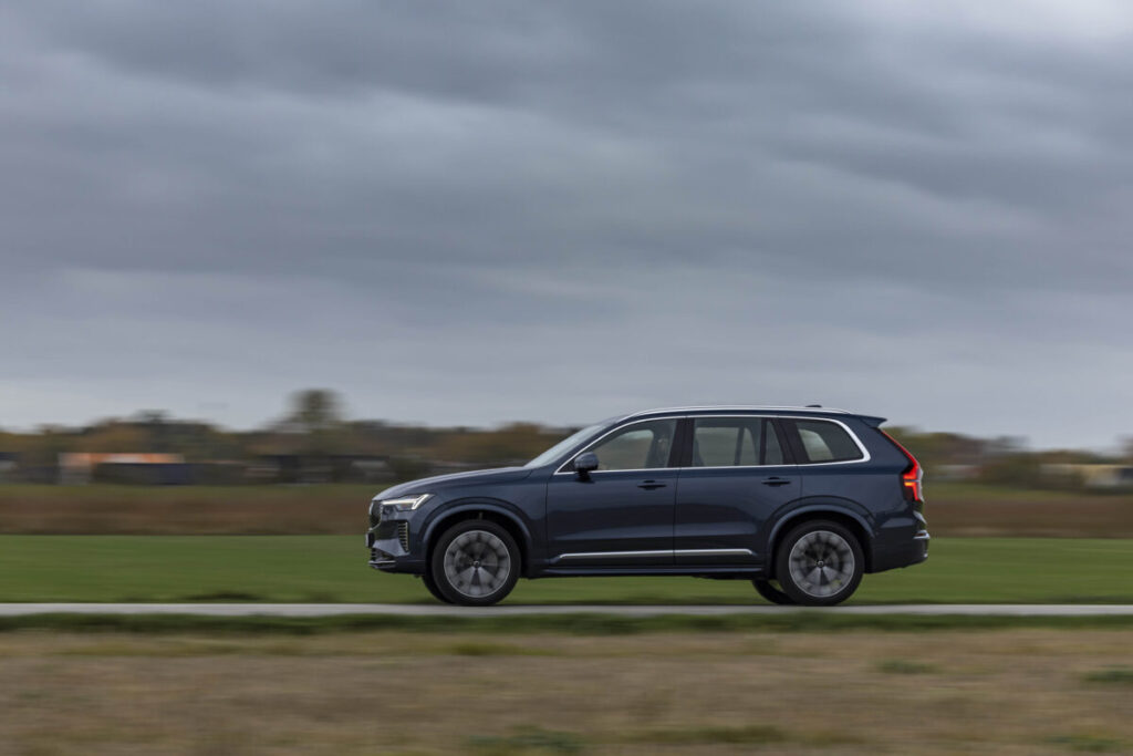 volvo xc90 b5 awd 382