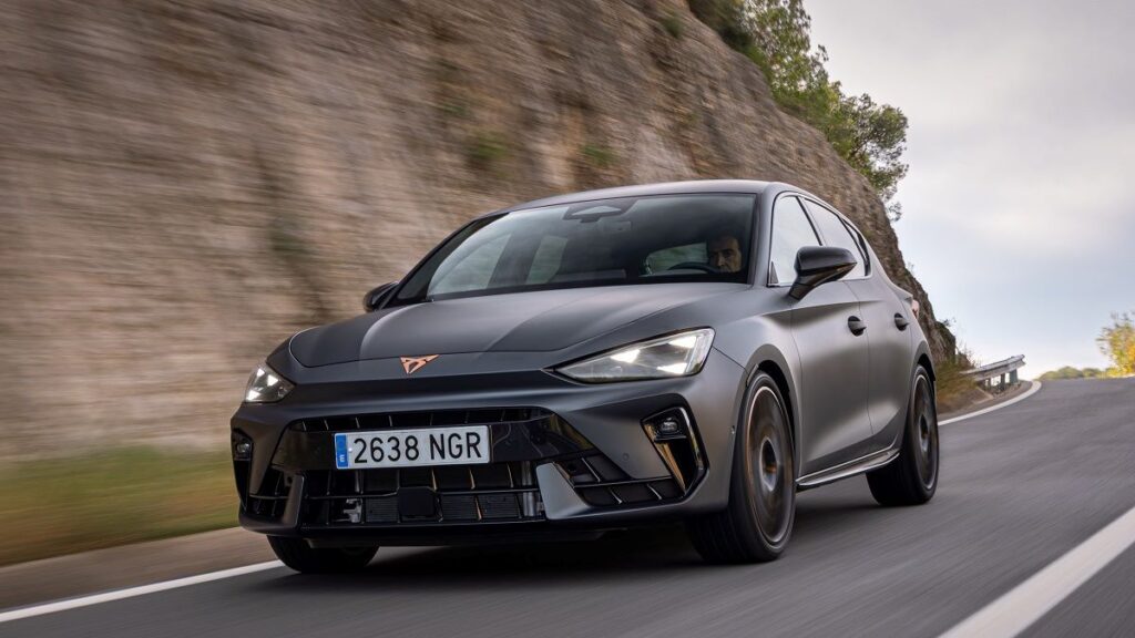 05 The new CUPRA Leon VZ hits the road unleashing the most powerful front wheel drive Leon ever HQ