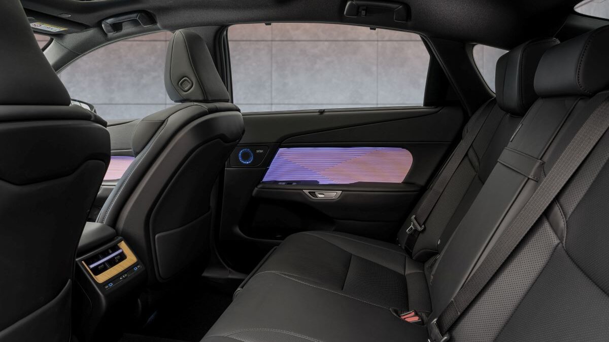 2025 ES 350e EU Premiere Interior 021 NEW