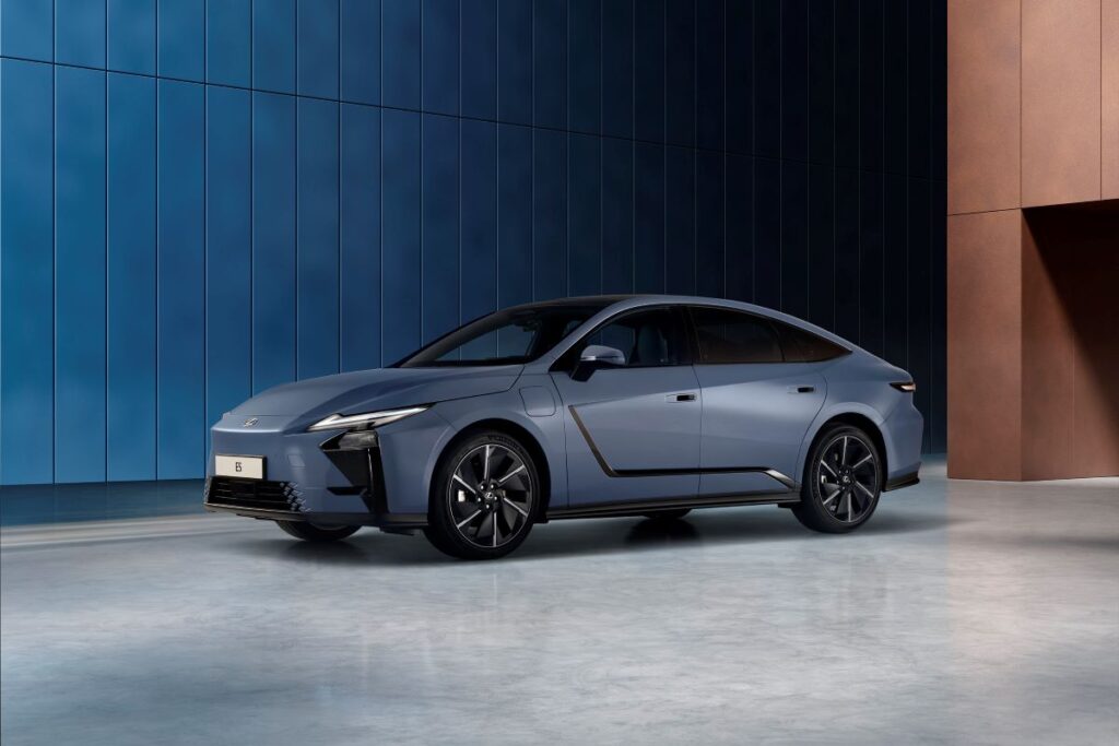 2025 ES 500e EU Premiere Static 003