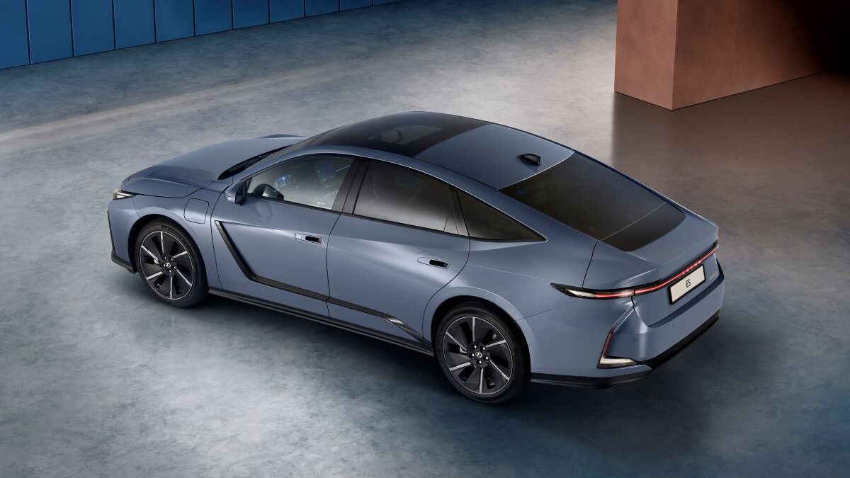 2025 ES 500e EU Premiere Static 006