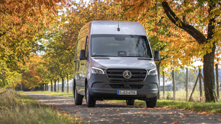 Mercedes Benz Vans erfindet den Transporter abermals neu – maßgeschneidert für die Vielfalt gewerblicher Kunden Mercedes Benz Vans reinvents the transporter once again – tailored to the diversity of commercial customers