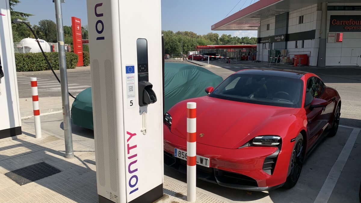 Consejos de recarga de un coche eléctrico. No te quedes tirado con un coche eléctrico