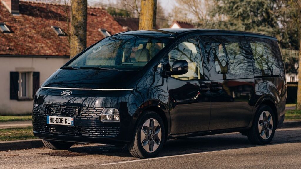 hyundai staria hybrid27