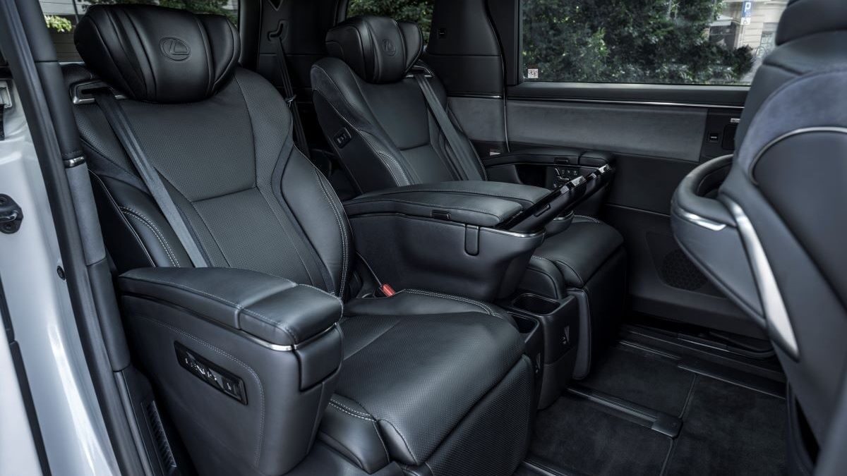 Monovolúmenes Lexus