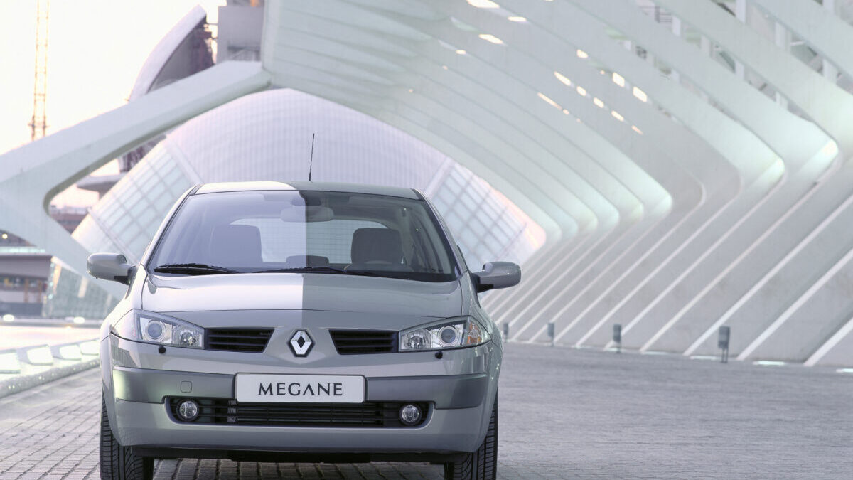 renault megane 5 door 30