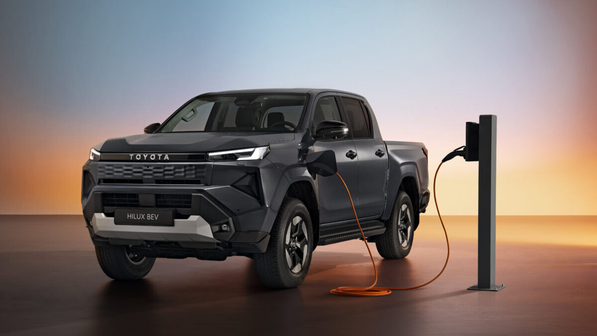 2025toyotahiluxbevhero2