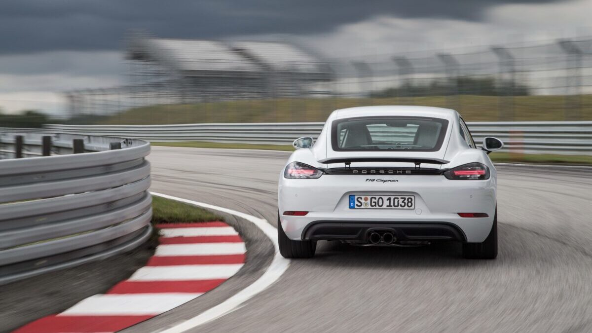 porsche 718 cayman 35