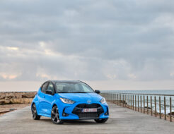 toyota yaris premier edition hybrid 49