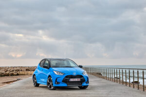 toyota yaris premier edition hybrid 49