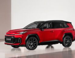 Te presentamos el nuevo Toyota RAV4, ahora con más de 100 km de autonomía eléctrica 2026 RAV4 GR Sport static 001