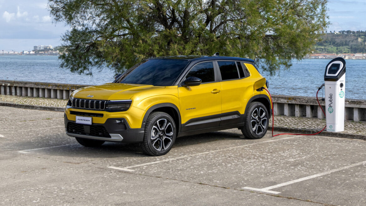 JEEP AVENGER BEV MY25 1600x875 SLIDER MP TABLET