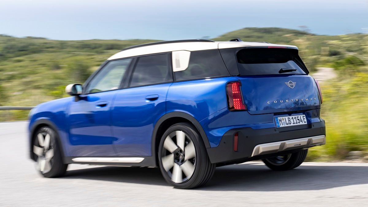 P90551998 highRes mini countryman e 06