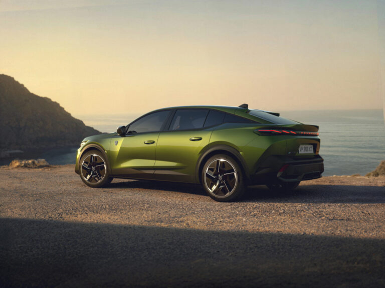 PEUGEOT E408 2601STYP 002 FR