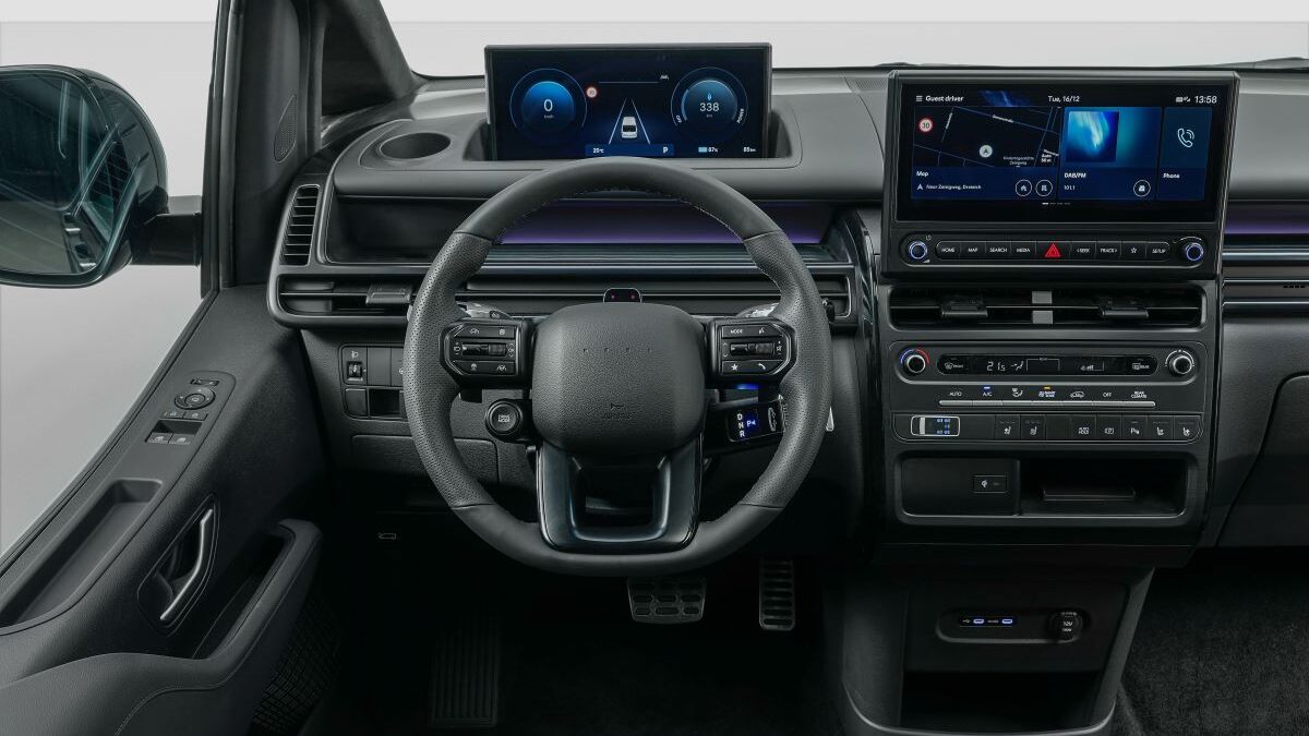 STARIA Electric Interior 02