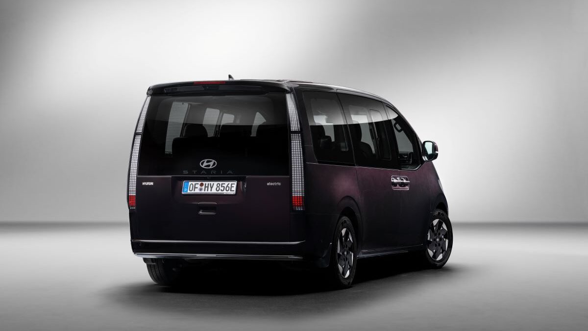 STARIA Electric Key visual 02