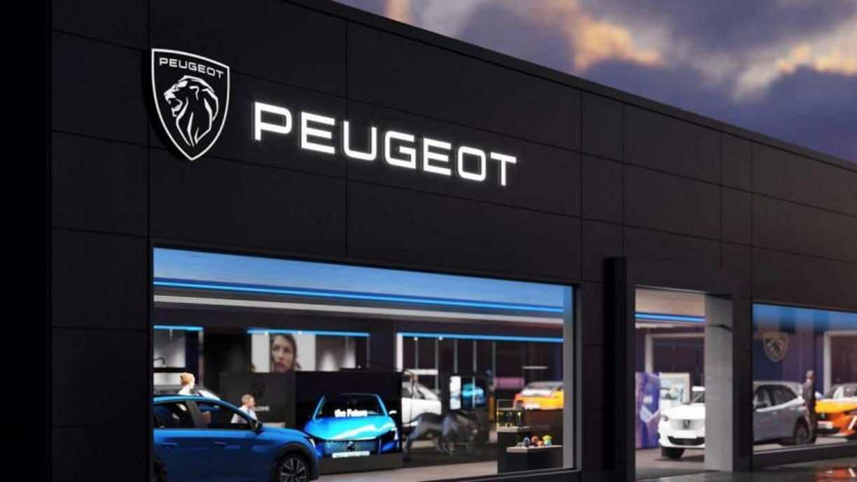 el nuevo simbolo de peugeot en un concesionario 89 1000x530