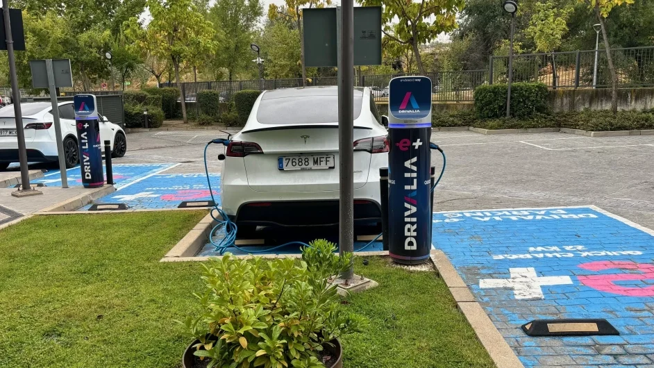 estacion de carga de vehiculos electricos de drivalia 89 1000x530