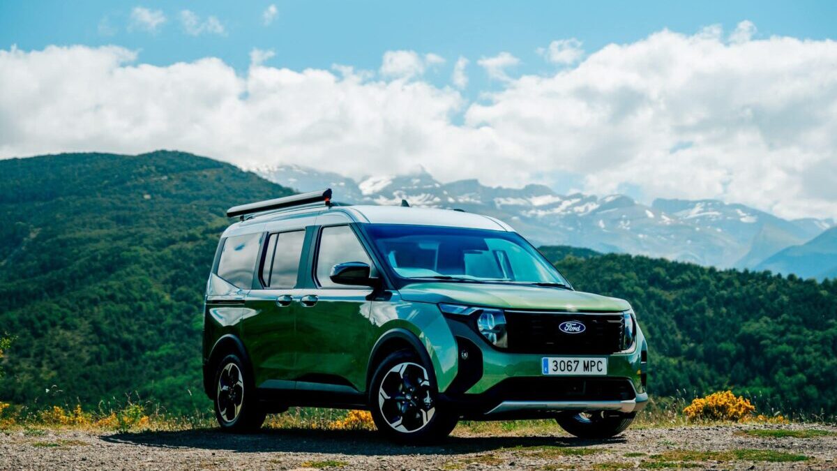 Ford Tourneo Courier Tinkervan 01 scaled