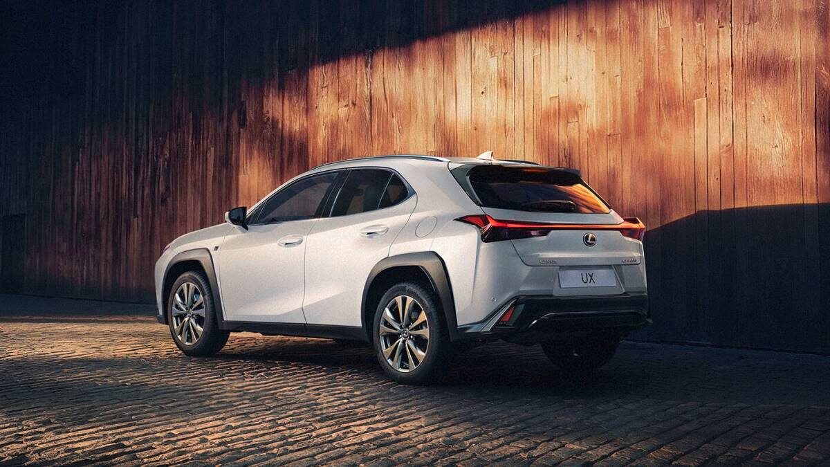 LexusUX 0009a 26 monotone scaled