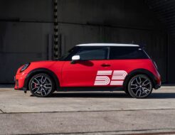 Si quieres el Mini actual más especial, mira el 1965 Victory Edition P90625053 highRes mini jcw 1965 victor