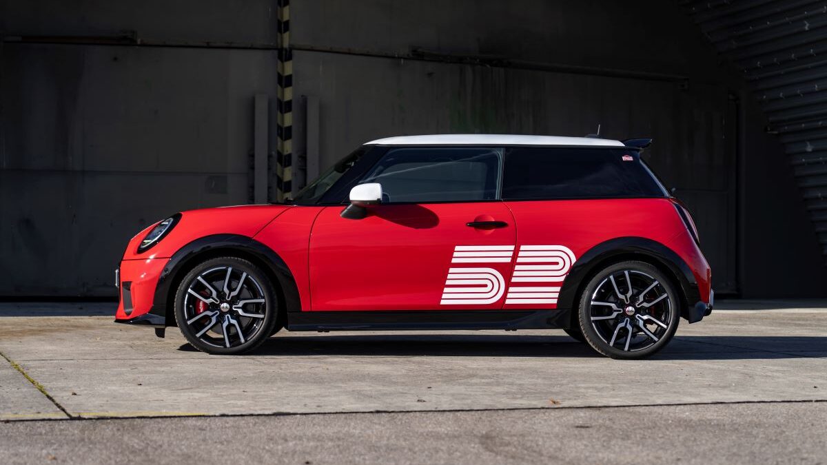 P90625053 highRes mini jcw 1965 victor